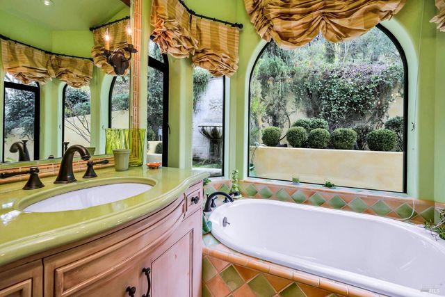 2395 Pickett Rd, Calistoga, CA 94515