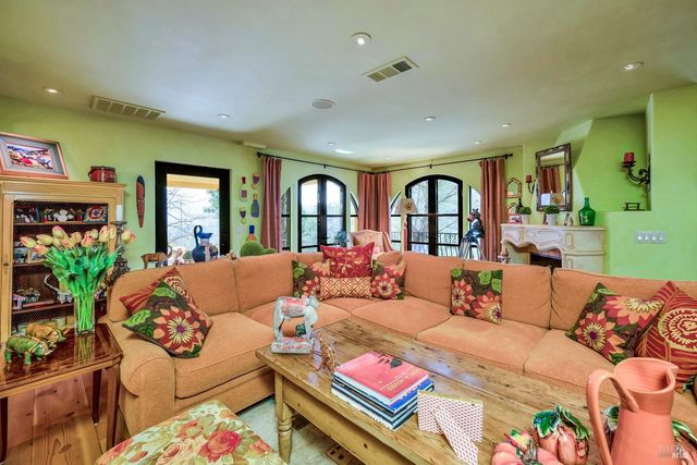 2395 Pickett Rd, Calistoga, CA 94515