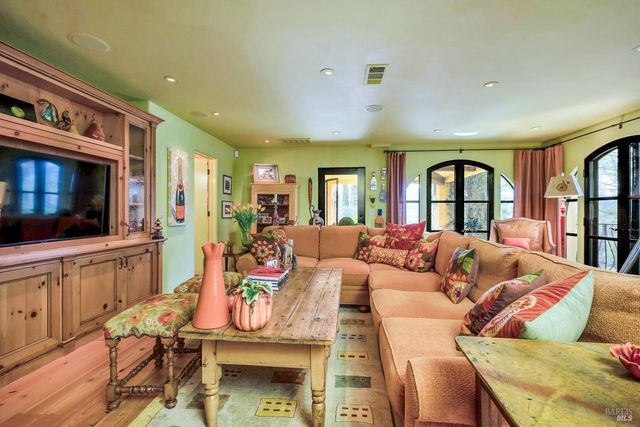 2395 Pickett Rd, Calistoga, CA 94515