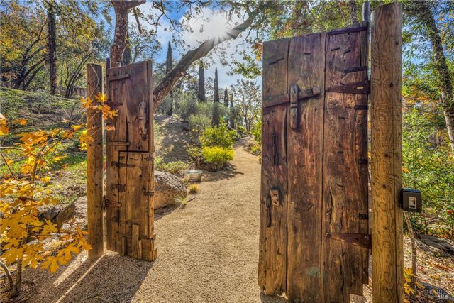 2395 Pickett Rd, Calistoga, CA 94515