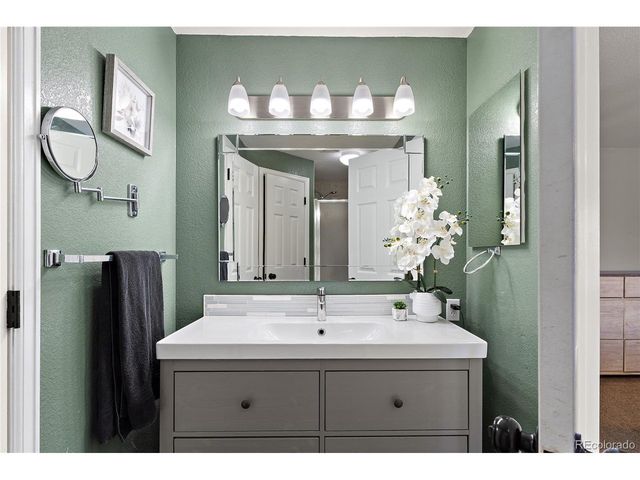 11730 Oakland Dr, Commerce City, CO 80640