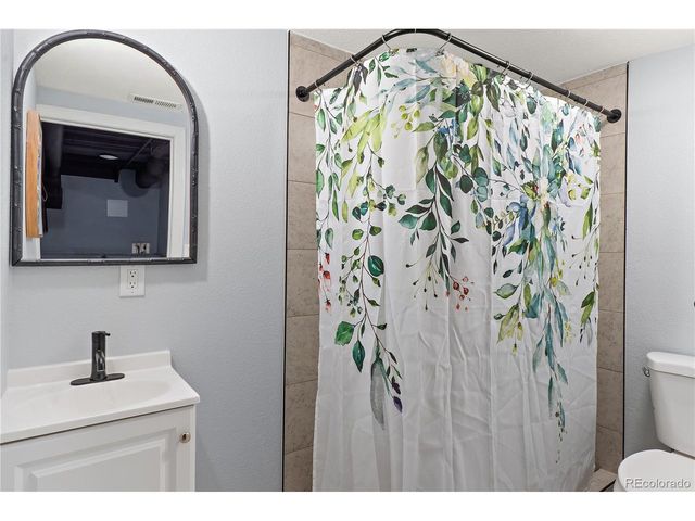 11730 Oakland Dr, Commerce City, CO 80640