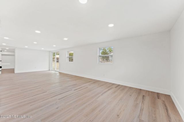 9621 ABERDARE Avenue W, Jacksonville, FL 32208