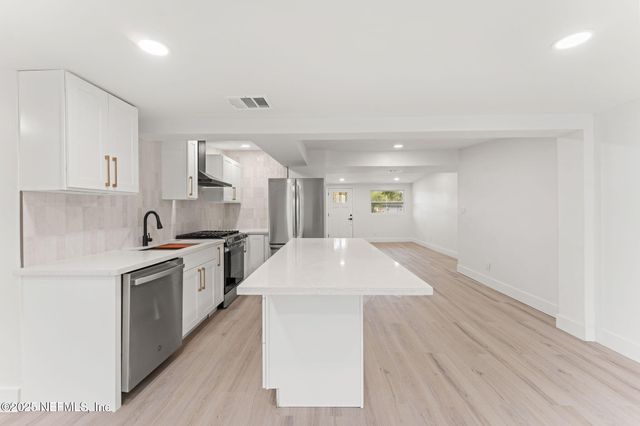 9621 ABERDARE Avenue W, Jacksonville, FL 32208