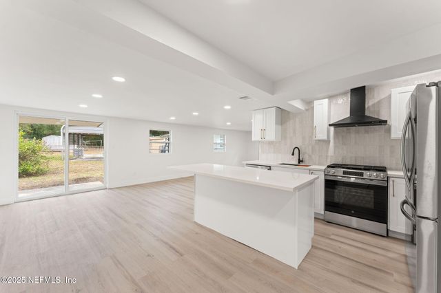 9621 ABERDARE Avenue W, Jacksonville, FL 32208