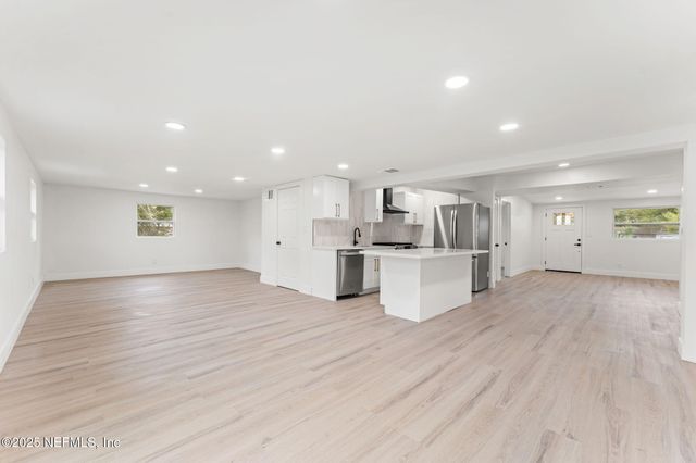 9621 ABERDARE Avenue W, Jacksonville, FL 32208