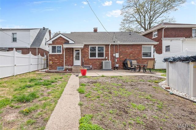 2527 Edison Avenue, Granite City, IL 62040