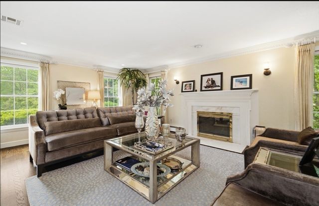 10 Donnelly Drive, Medfield, MA 02052
