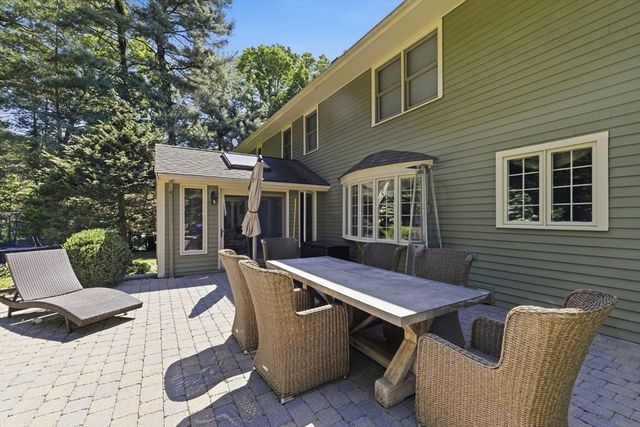 10 Donnelly Drive, Medfield, MA 02052