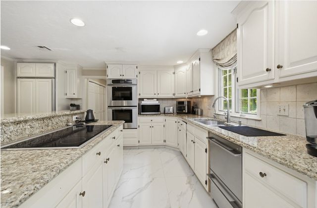 10 Donnelly Drive, Medfield, MA 02052