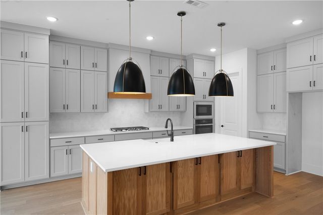 4201 S 88 Street, Bentonville, AR 72713