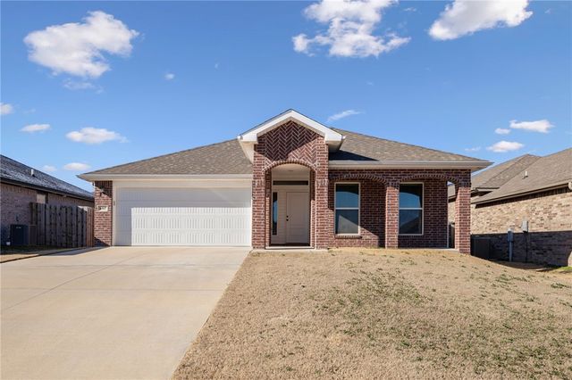 6007 NW Hoover Street, Bentonville, AR 72713