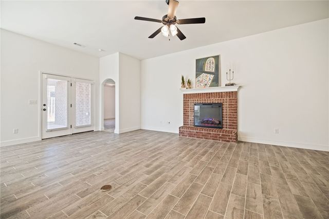 6007 NW Hoover Street, Bentonville, AR 72713