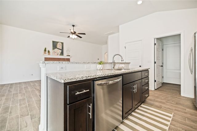 6007 NW Hoover Street, Bentonville, AR 72713