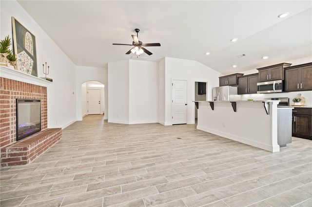 6007 NW Hoover Street, Bentonville, AR 72713