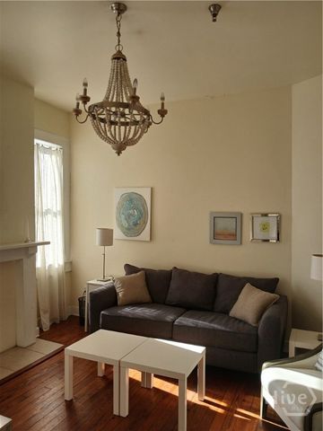 125 E Broad Street, Savannah, GA 31401