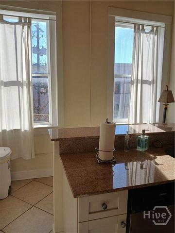 125 E Broad Street, Savannah, GA 31401