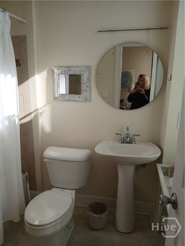 125 E Broad Street, Savannah, GA 31401