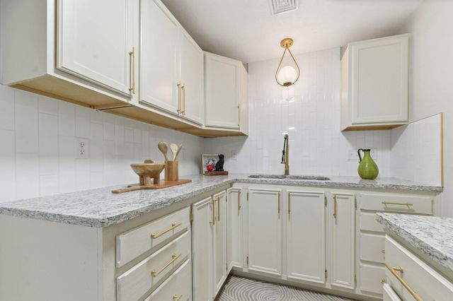 910 E Mount Vernon Rd, Wichita, KS 67211