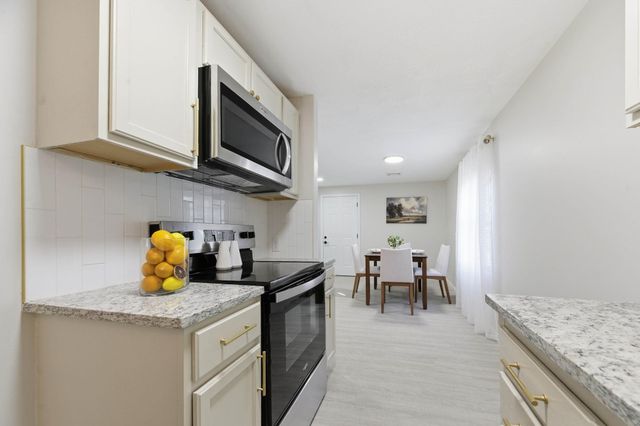 910 E Mount Vernon Rd, Wichita, KS 67211