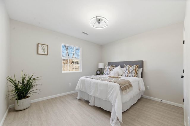 910 E Mount Vernon Rd, Wichita, KS 67211