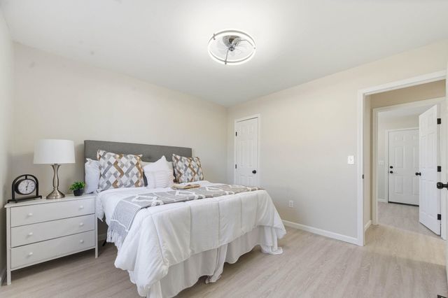 910 E Mount Vernon Rd, Wichita, KS 67211