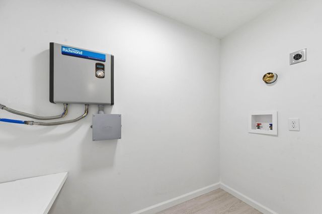 910 E Mount Vernon Rd, Wichita, KS 67211