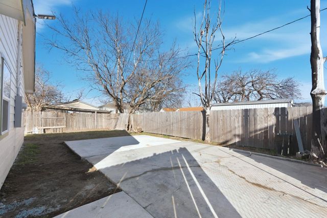 910 E Mount Vernon Rd, Wichita, KS 67211