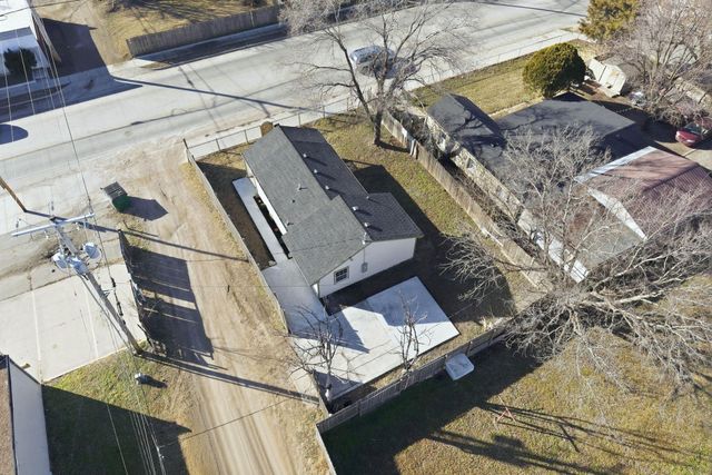 910 E Mount Vernon Rd, Wichita, KS 67211