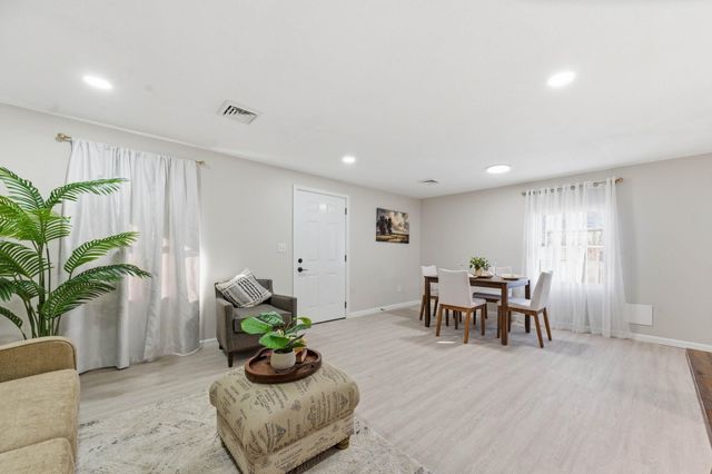 910 E Mount Vernon Rd, Wichita, KS 67211