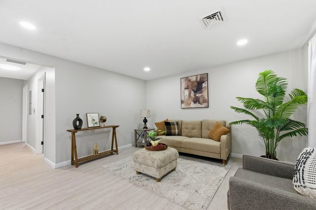 910 E Mount Vernon Rd, Wichita, KS 67211