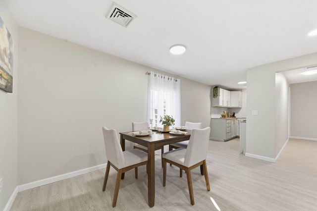 910 E Mount Vernon Rd, Wichita, KS 67211