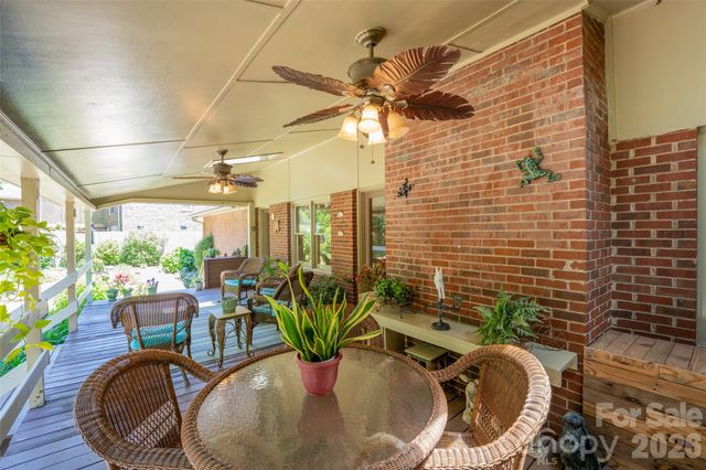 7029 Forest Hills Drive, Denver, NC 28037