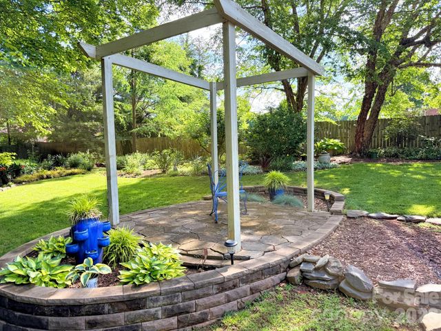 7029 Forest Hills Drive, Denver, NC 28037