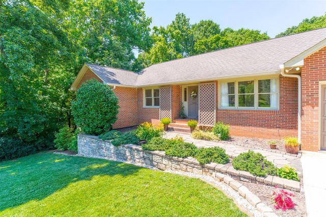 7029 Forest Hills Drive, Denver, NC 28037