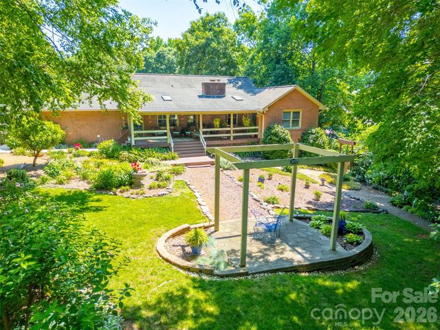 7029 Forest Hills Drive, Denver, NC 28037