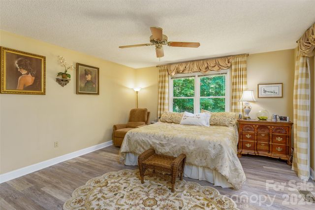 7029 Forest Hills Drive, Denver, NC 28037