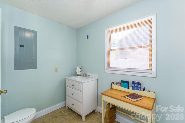 7029 Forest Hills Drive, Denver, NC 28037