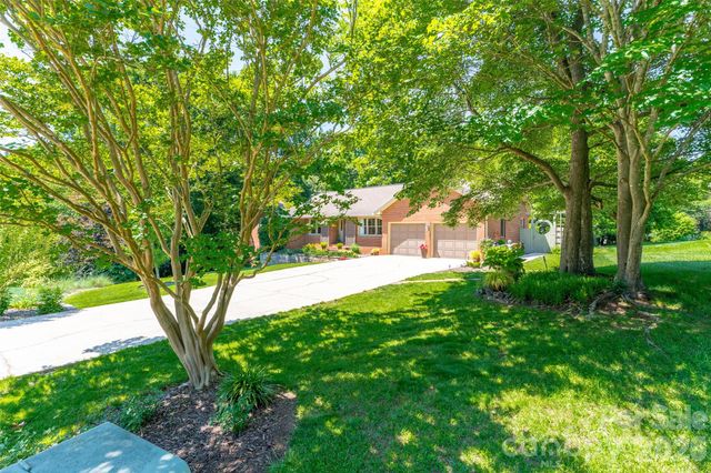 7029 Forest Hills Drive, Denver, NC 28037