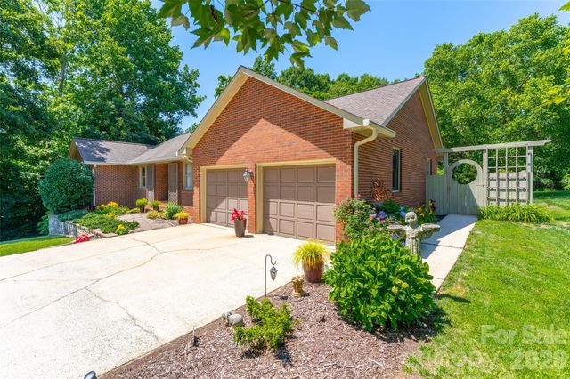 7029 Forest Hills Drive, Denver, NC 28037