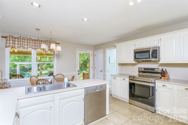 7029 Forest Hills Drive, Denver, NC 28037