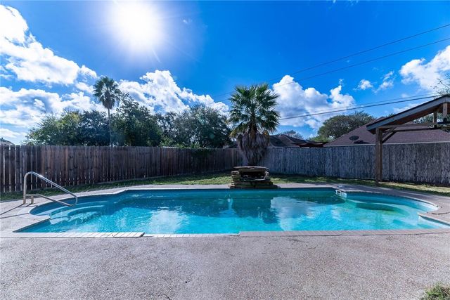 7141 Cano, Corpus Christi, TX 78414