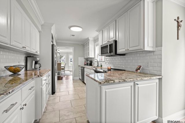 8214 Belle Helene Dr, Denham Springs, LA 70726