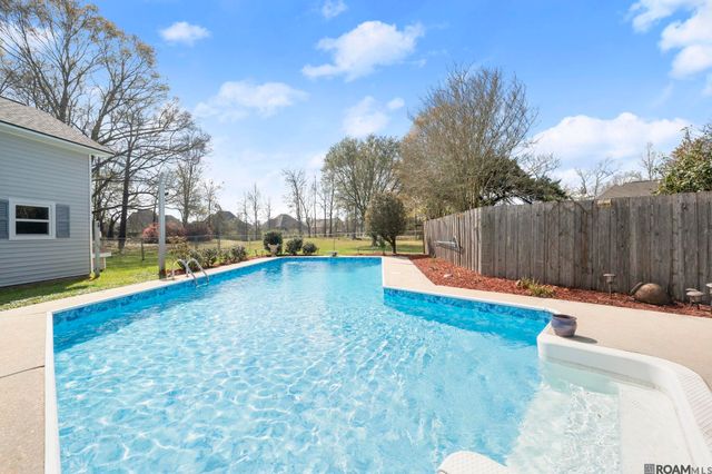 8214 Belle Helene Dr, Denham Springs, LA 70726