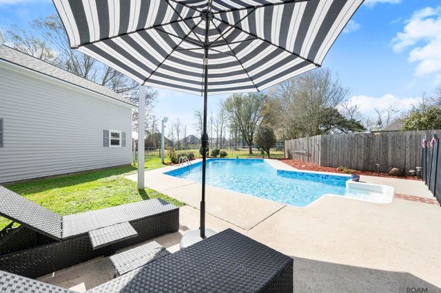 8214 Belle Helene Dr, Denham Springs, LA 70726