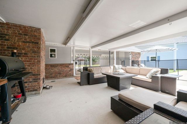 8214 Belle Helene Dr, Denham Springs, LA 70726