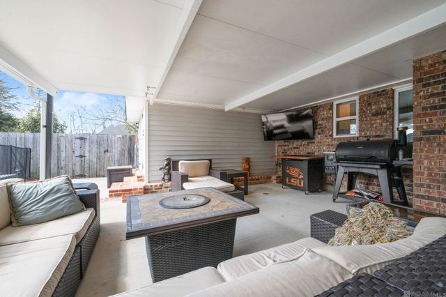 8214 Belle Helene Dr, Denham Springs, LA 70726