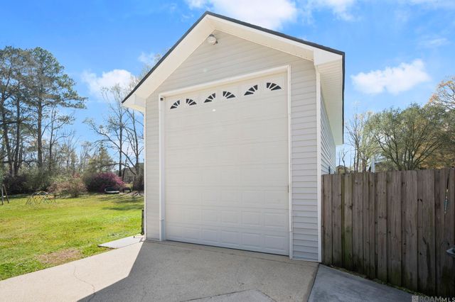 8214 Belle Helene Dr, Denham Springs, LA 70726