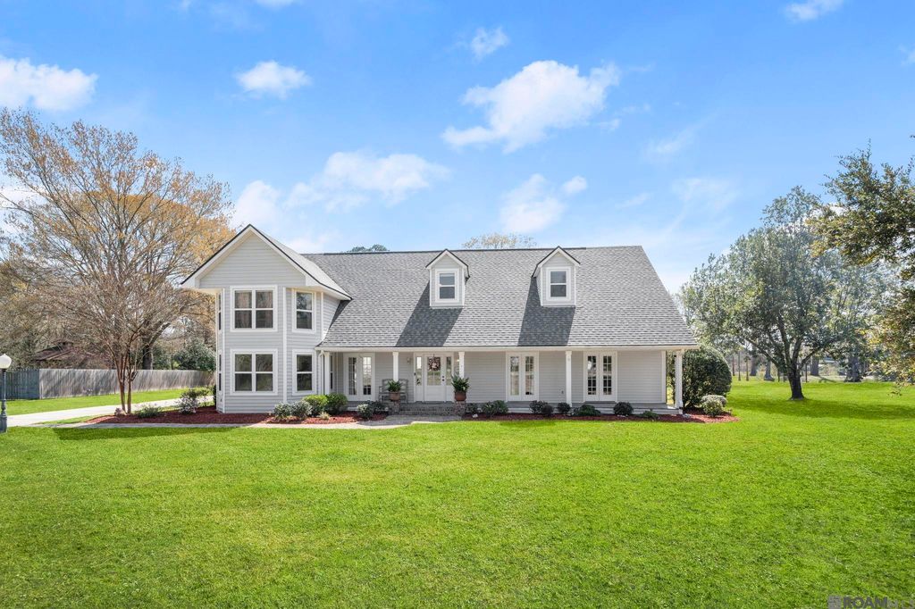 8214 Belle Helene Dr, Denham Springs, LA 70726