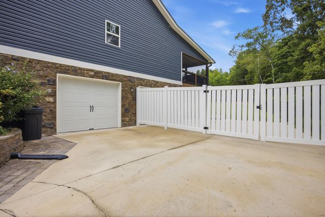1723 Mccallie Ferry Road, Soddy Daisy, TN 37379
